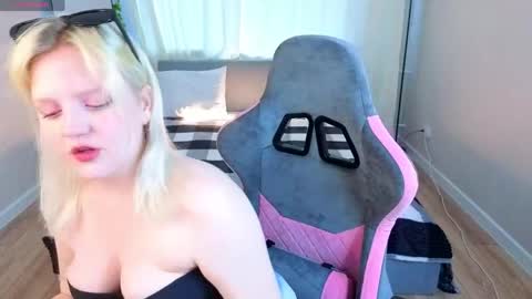 Snapshot of stacy_allenn chatting on May 22, 2026, 9:15 am Stacy allenn online show from May 22, 2026, 9:15 am
