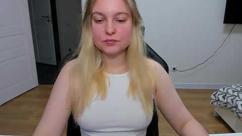 Snapshot of stacy_miraclee chatting on December 15, 2024, 6:37 pm Stacy online show from December 15, 2024, 6:37 pm