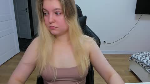 Snapshot of stacy_miraclee chatting on January 8, 2025, 9:53 am Stacy online show from January 8, 2025, 9:53 am