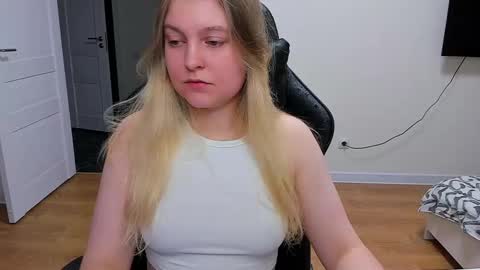 Snapshot of stacy_miraclee chatting on March 11, 2025, 8:20 pm Stacy online show from March 11, 2025, 8:20 pm