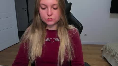 Stacy  online show from December 16, 2025, 10:53 am