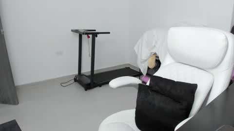 Zulma Yisset online show from November 22, 2025, 2:43 am