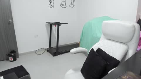 Zulma Yisset online show from February 12, 2026, 3:23 am