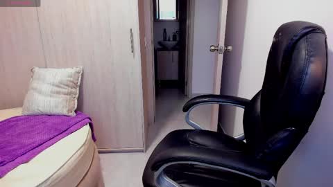 Stacy Conner online show from April 14, 2026, 10:49 pm