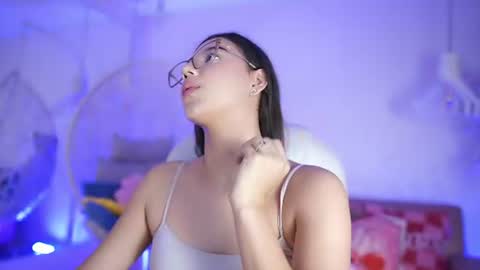 stacycooper_ online show from June 8, 2026, 7:03 pm