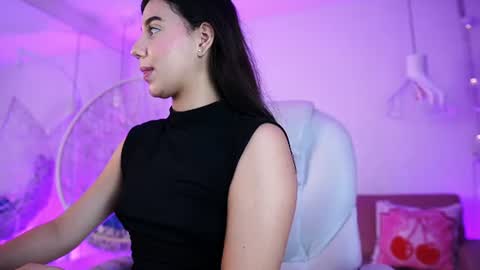 stacycooper_ online show from June 12, 2026, 7:24 pm