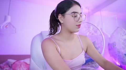 stacycooper_ online show from June 17, 2026, 7:04 pm