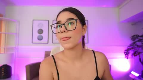 stacycooper_ online show from July 6, 2026, 7:05 pm