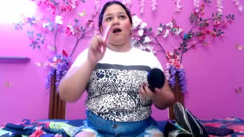 alejandra online show from April 18, 2026, 7:40 pm