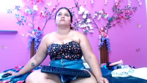 alejandra online show from April 27, 2026, 8:40 pm