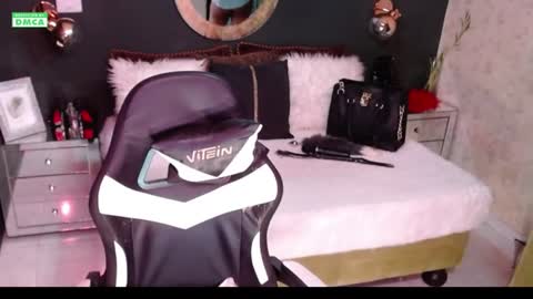 Snapshot of starhappy chatting on August 1, 2026, 2:22 am Welcome Im VICTORIA Your love is my passion activate my love and moaning with your tips and enjoy with me online show from August 1, 2026, 2:22 am
