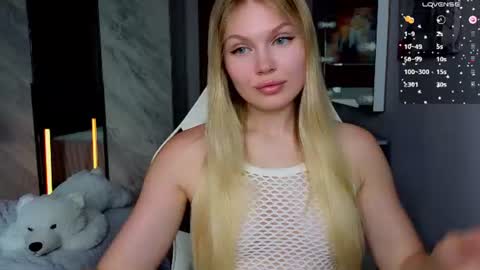 Snapshot of starlight_2004 chatting on July 16, 2026, 8:53 am Caroline online show from July 16, 2026, 8:53 am