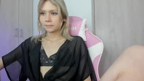 Snapshot of starmoonly chatting on June 4, 2026, 11:44 pm starmoonly online show from June 4, 2026, 11:44 pm