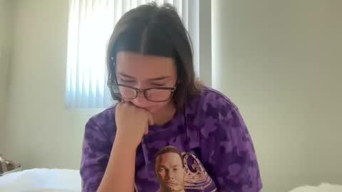 Snapshot of starqueenieee chatting on October 8, 2025, 5:21 pm starqueenieee online show from October 8, 2025, 5:21 pm