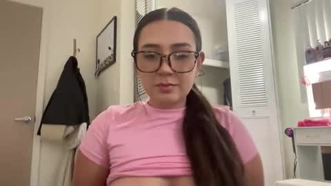 Snapshot of starqueenieee chatting on October 24, 2025, 6:26 pm starqueenieee online show from October 24, 2025, 6:26 pm