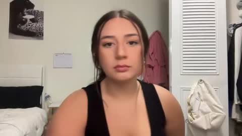 Snapshot of starqueenieee chatting on October 27, 2025, 1:31 am starqueenieee online show from October 27, 2025, 1:31 am