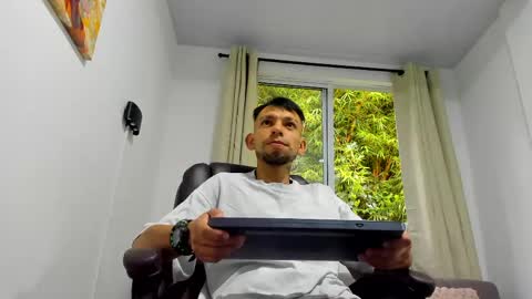 Snapshot of stebansilv_ chatting on June 7, 2026, 11:47 am Steban online show from June 7, 2026, 11:47 am