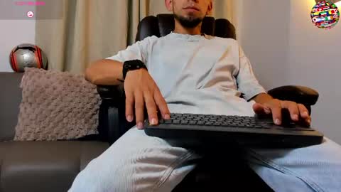 Snapshot of stebansilv_ chatting on June 15, 2026, 11:01 am Steban online show from June 15, 2026, 11:01 am