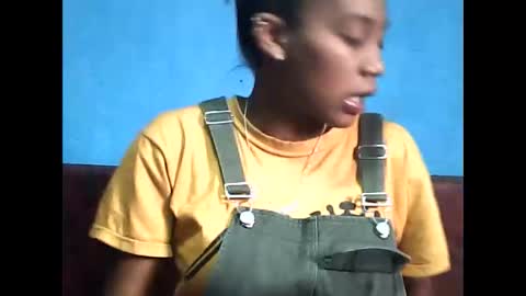 Snapshot of stecimalicia chatting on December 16, 2025, 7:35 am Malicia online show from December 16, 2025, 7:35 am