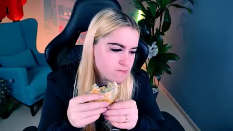 Snapshot of stef_nicks chatting on September 19, 2025, 5:20 am stef_nicks online show from September 19, 2025, 5:20 am