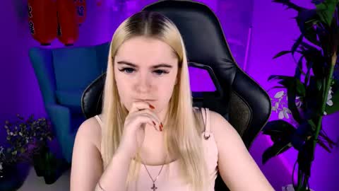 Snapshot of stef_nicks chatting on October 4, 2025, 9:07 am stef_nicks online show from October 4, 2025, 9:07 am