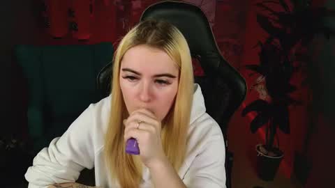 Snapshot of stef_nicks chatting on October 10, 2025, 9:30 am stef_nicks online show from October 10, 2025, 9:30 am