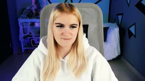 Snapshot of stef_nicks chatting on October 28, 2025, 9:02 am stef_nicks online show from October 28, 2025, 9:02 am