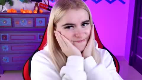 Snapshot of stef_nicks chatting on October 29, 2025, 9:44 am stef_nicks online show from October 29, 2025, 9:44 am