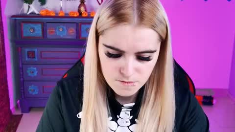 Snapshot of stef_nicks chatting on October 30, 2025, 9:00 am stef_nicks online show from October 30, 2025, 9:00 am