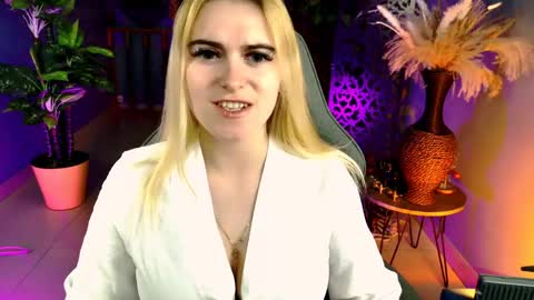 Snapshot of stef_nicks chatting on May 4, 2026, 9:05 am stef_nicks online show from May 4, 2026, 9:05 am