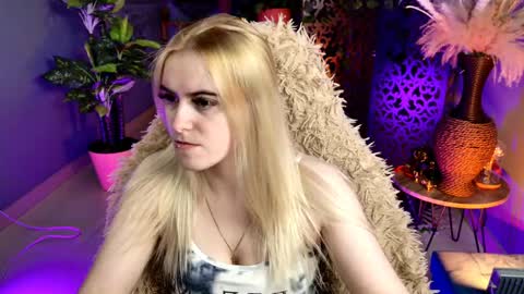 Snapshot of stef_nicks chatting on May 10, 2026, 9:03 am stef_nicks online show from May 10, 2026, 9:03 am