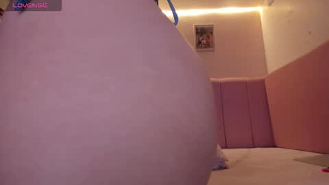 Stefa Gomez  online show from November 19, 2025, 11:32 am