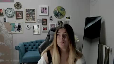 Stefania online show from July 28, 2026, 5:03 am
