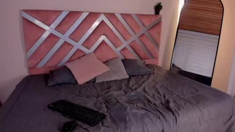 Stefanny  online show from March 18, 2026, 12:08 pm