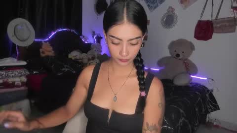 Im MiaIts my first day here  online show from February 22, 2025, 10:20 pm