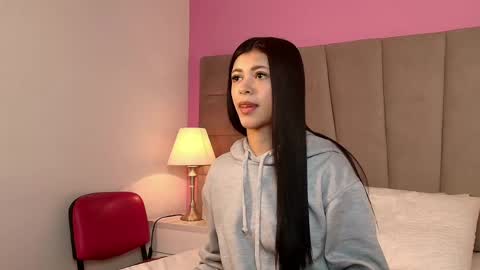 Snapshot of stefanybloom chatting on May 19, 2026, 12:22 pm stefanybloom online show from May 19, 2026, 12:22 pm