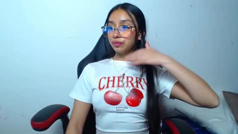 Stefanny lopez online show from March 5, 2025, 12:00 pm