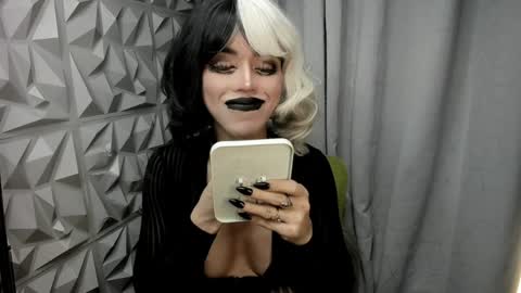 Snapshot of stefanylangkat chatting on April 8, 2026, 10:15 am Jane online show from April 8, 2026, 10:15 am