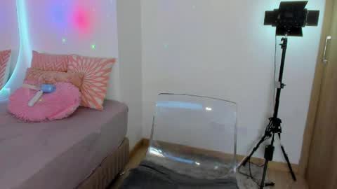 Yuli online show from April 14, 2026, 8:15 pm