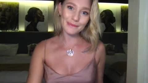 Snapshot of stella_loveu chatting on October 13, 2025, 2:17 pm Stella online show from October 13, 2025, 2:17 pm