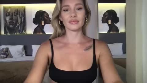 Snapshot of stella_loveu chatting on November 26, 2025, 3:29 am Stella online show from November 26, 2025, 3:29 am