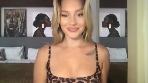 Snapshot of stella_loveu chatting on November 29, 2025, 3:31 am Stella online show from November 29, 2025, 3:31 am