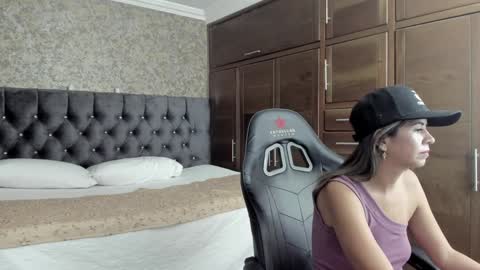 Estella online show from January 18, 2025, 11:55 pm