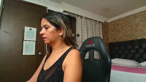 Estella online show from September 8, 2025, 7:35 pm