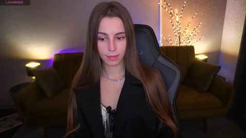 stellahoneywell online show from November 20, 2025, 9:36 pm