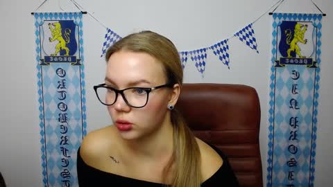 Snapshot of stellalights chatting on October 8, 2025, 8:01 am stellalights online show from October 8, 2025, 8:01 am