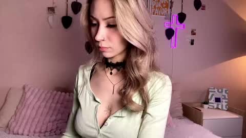 Alexia online show from May 15, 2026, 3:13 am