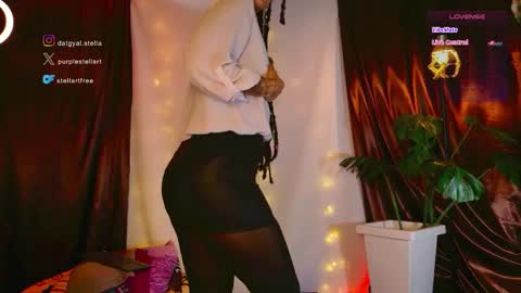stellart_ online show from June 1, 2026, 2:02 am
