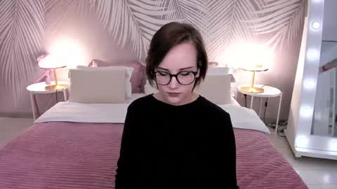 Stella online show from March 1, 2025, 4:37 am