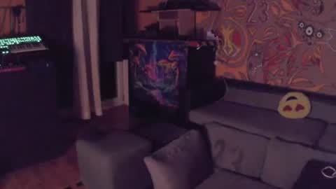 lee online show from September 14, 2025, 2:11 am